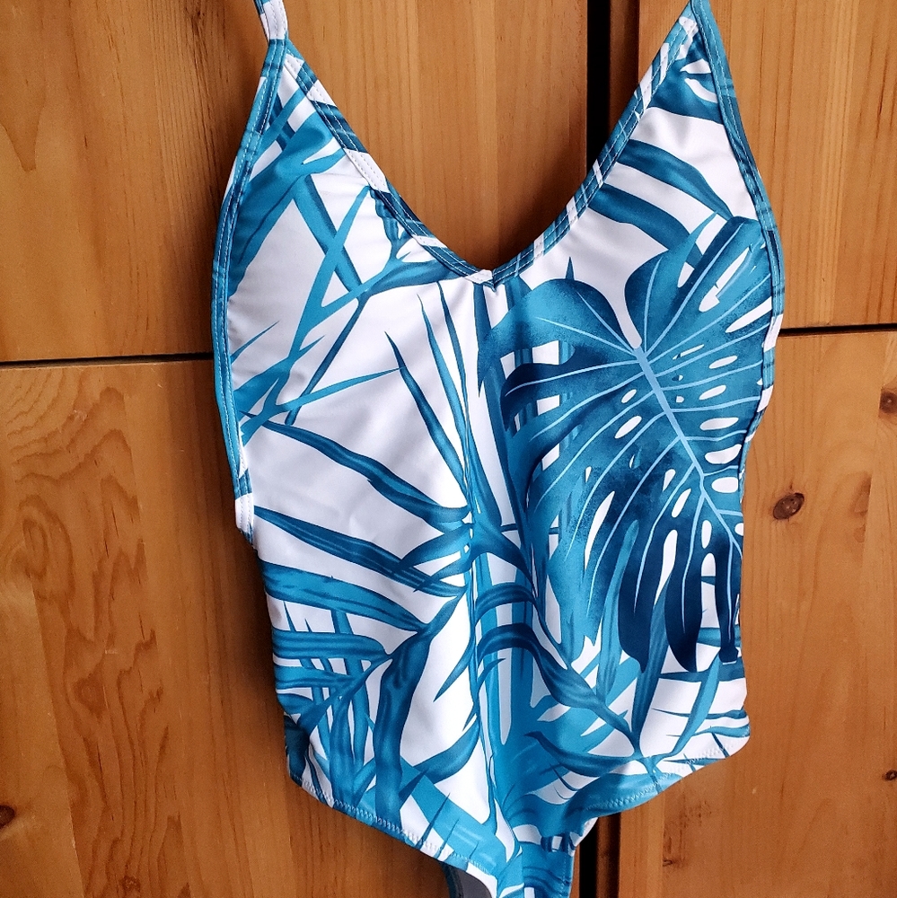 Cupshe NWT White & Blue Palm Print One Piece Swimsuit size Small